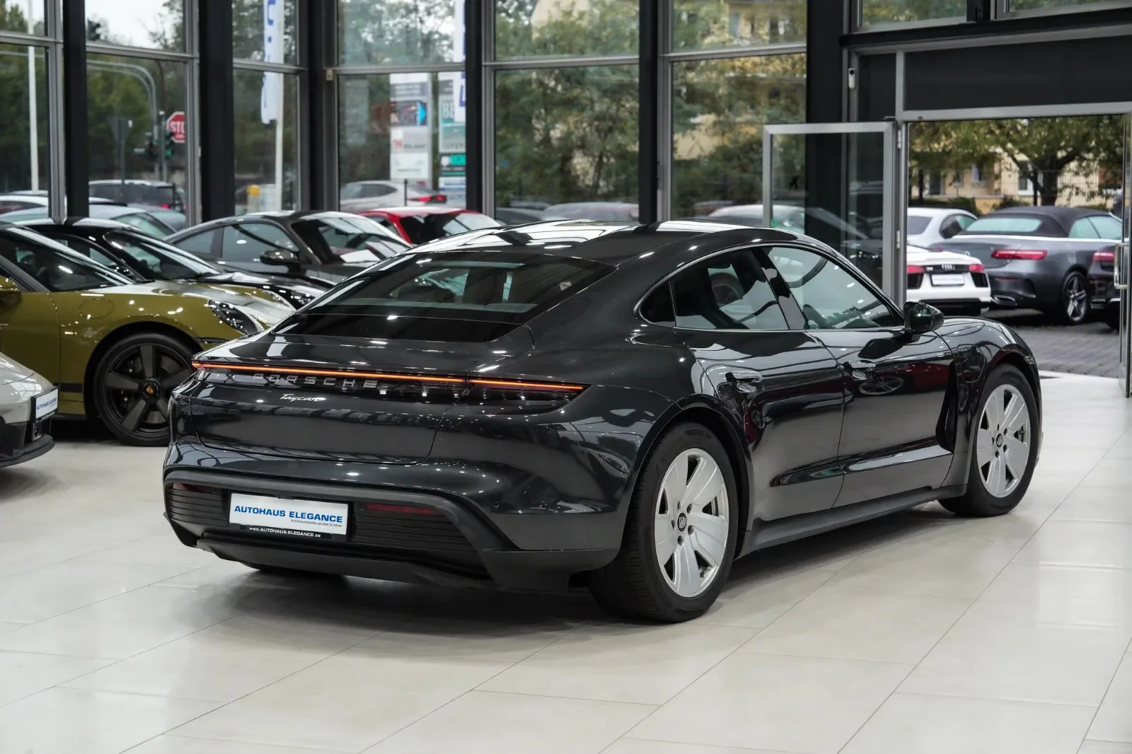 2021 Porsche Taycan, 2/23