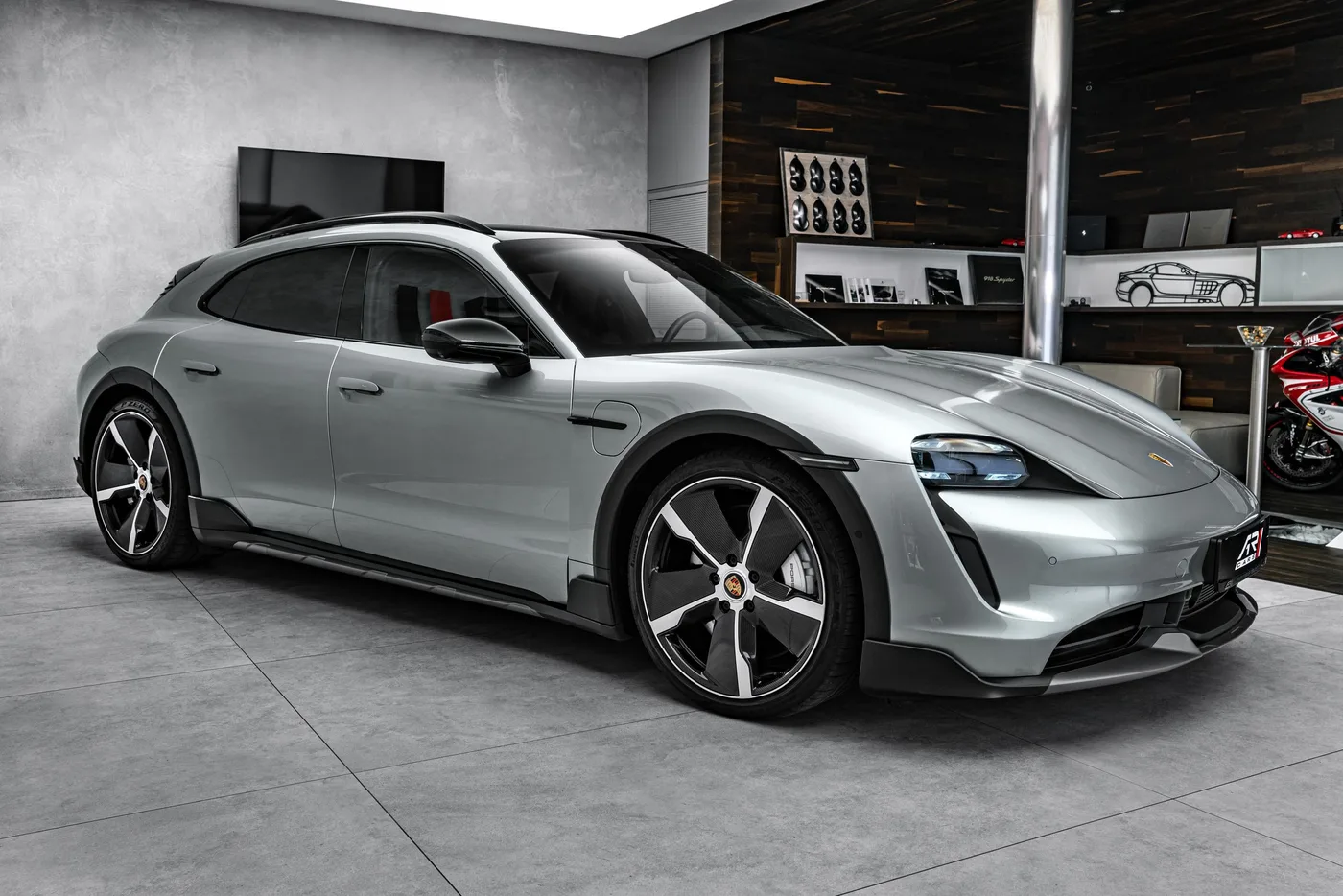2021 Porsche Taycan Turbo Cross Turismo proposée par un concessionnaire spécialisé à Ostrava, Tchéquie, photo 4 sur 15