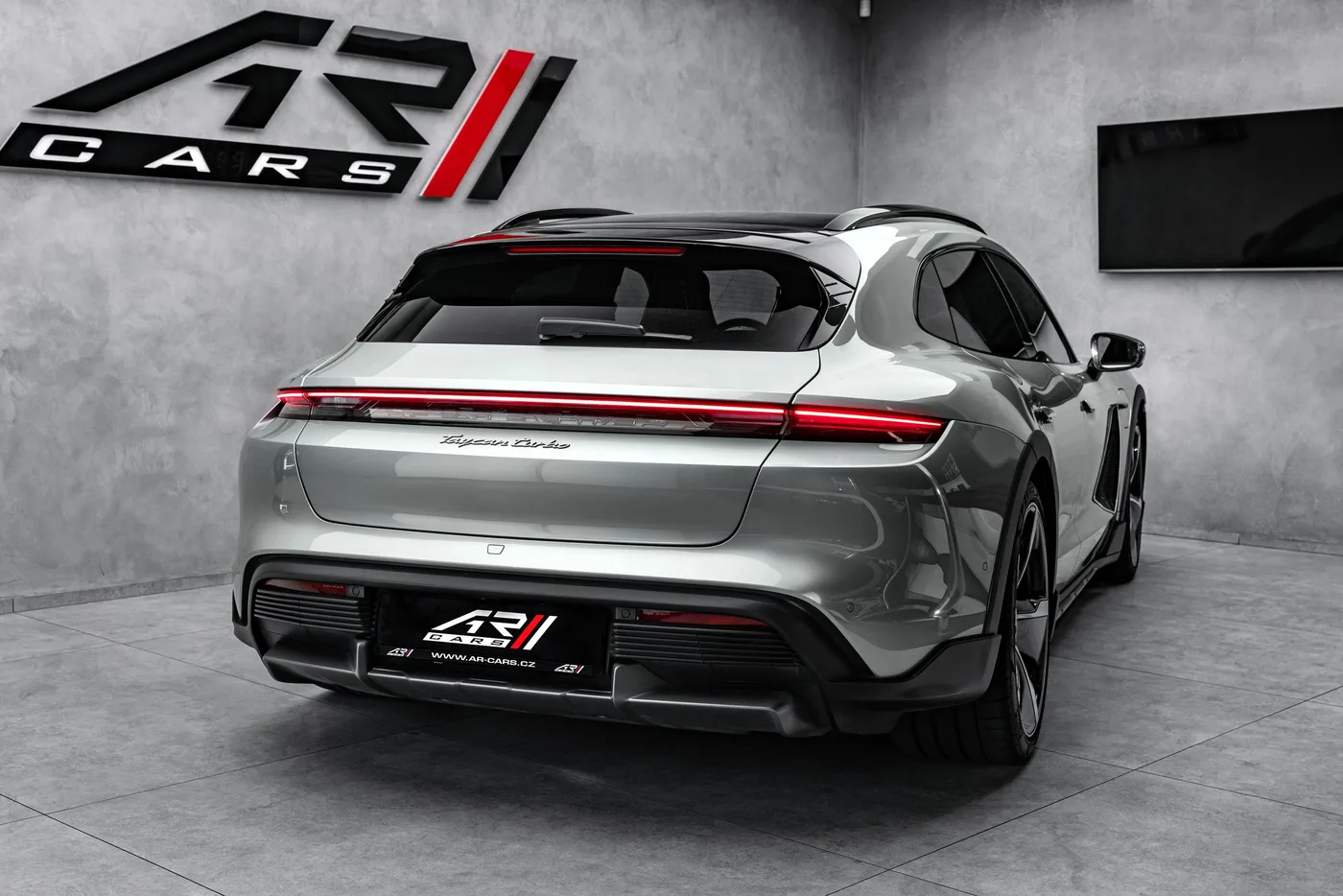 2021 Porsche Taycan Turbo Cross Turismo proposée par un concessionnaire spécialisé à Ostrava, Tchéquie, photo 6 sur 15