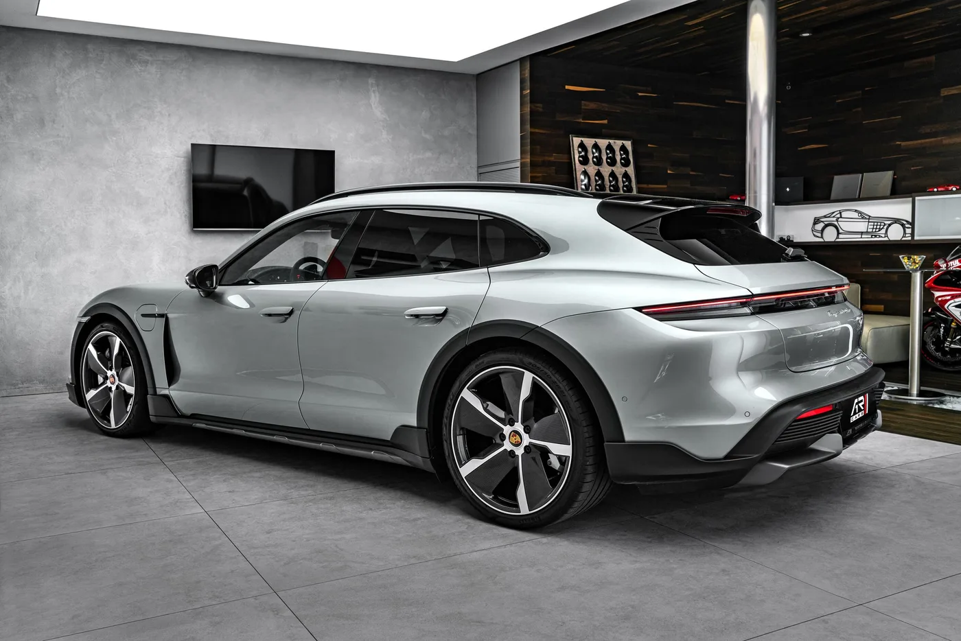 2021 Porsche Taycan Turbo Cross Turismo proposée par un concessionnaire spécialisé à Ostrava, Tchéquie, photo 7 sur 15