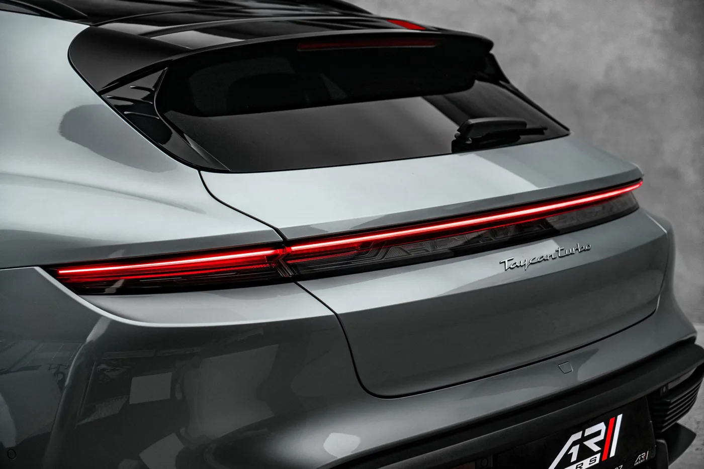 2021 Porsche Taycan Turbo Cross Turismo proposée par un concessionnaire spécialisé à Ostrava, Tchéquie, photo 9 sur 15