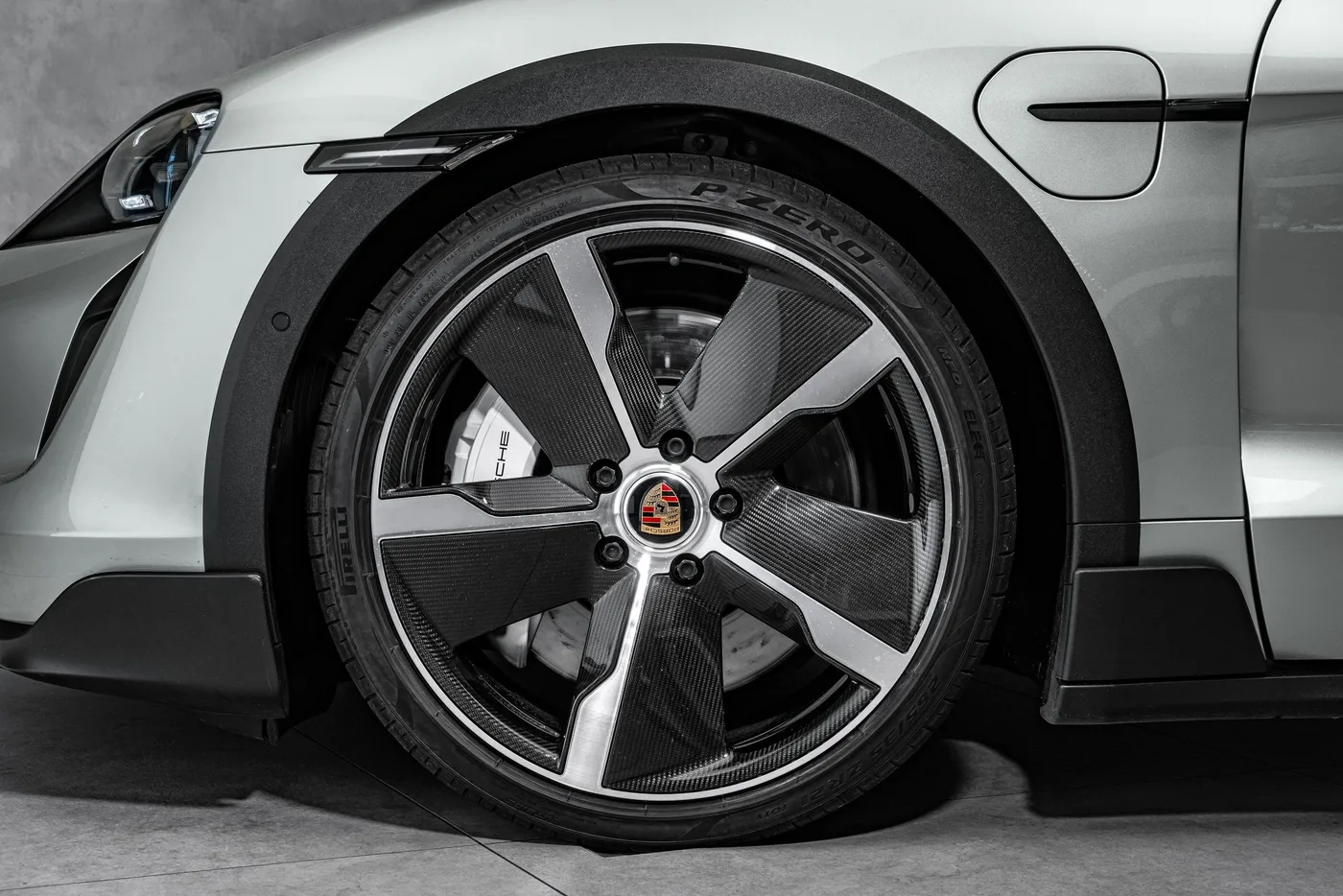 2021 Porsche Taycan Turbo Cross Turismo proposée par un concessionnaire spécialisé à Ostrava, Tchéquie, photo 11 sur 15