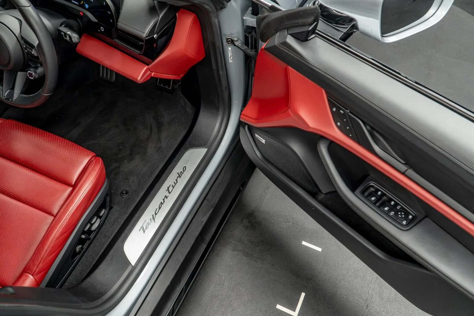 2021 Porsche Taycan Turbo, 28/30