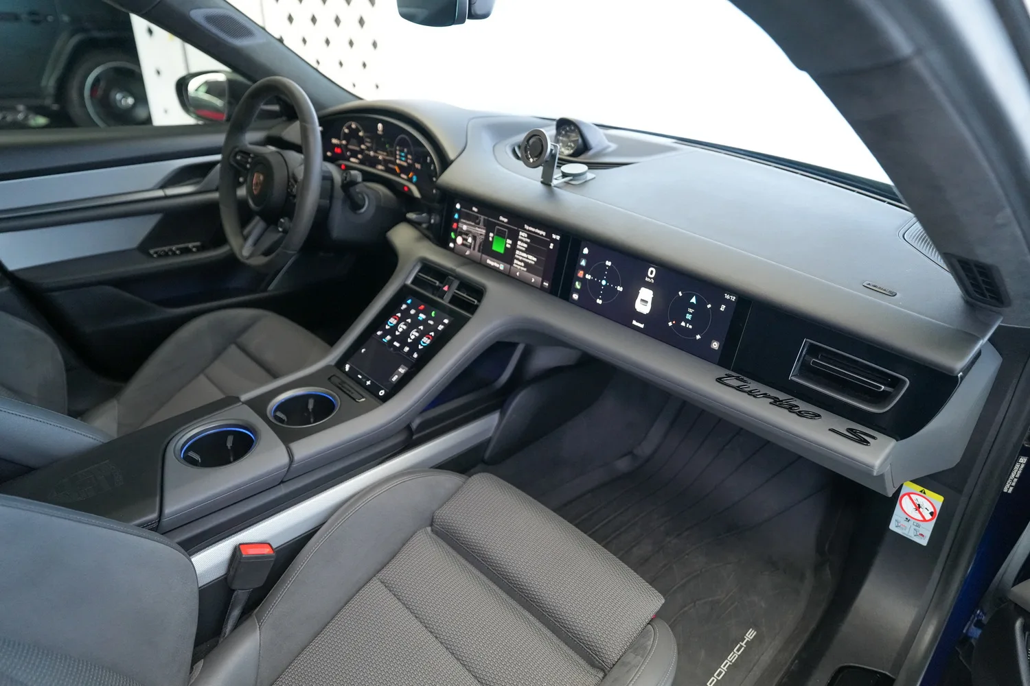 2021 Porsche Taycan Turbo S, 19/20