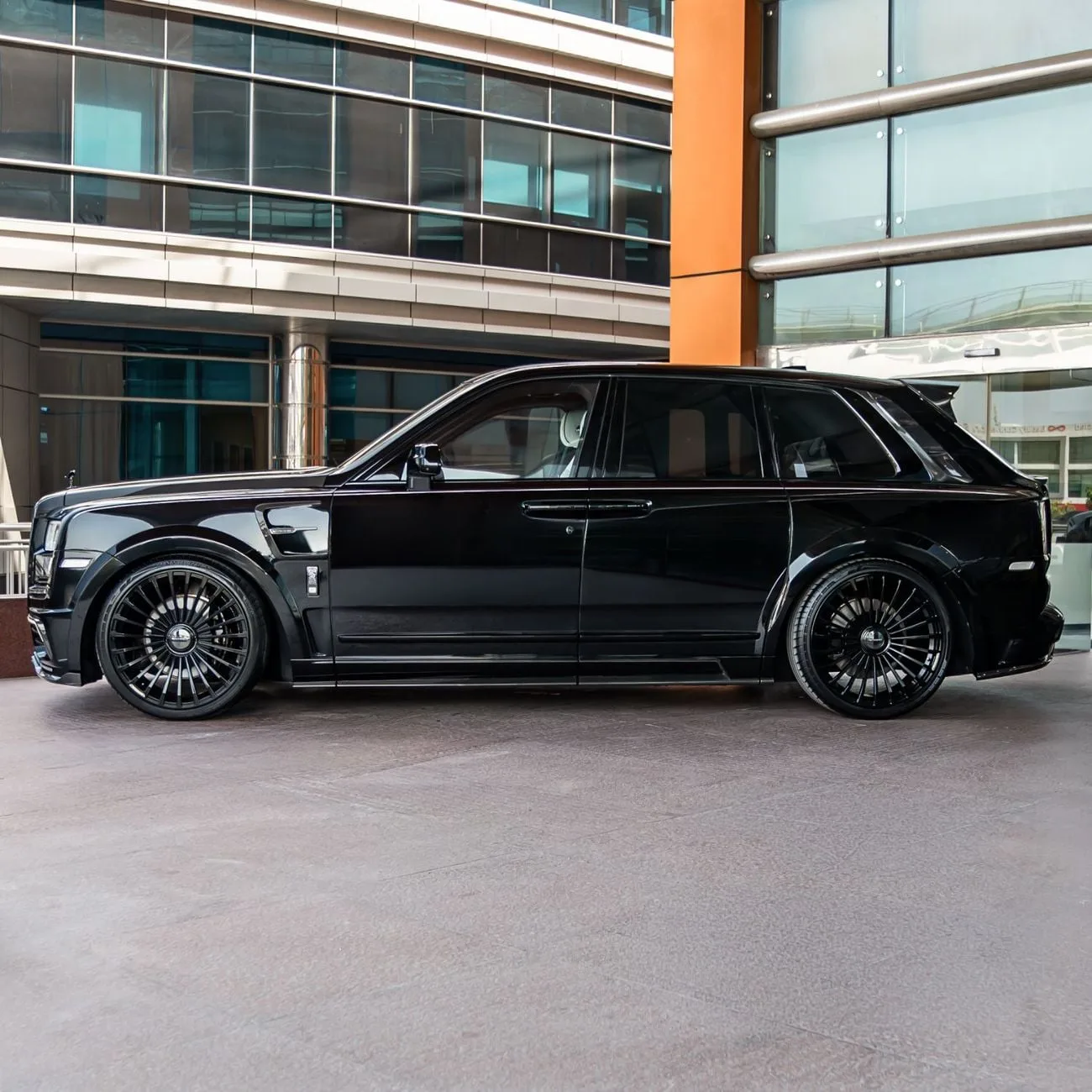 2021 Rolls-Royce Cullinan Black Badge, 5/23