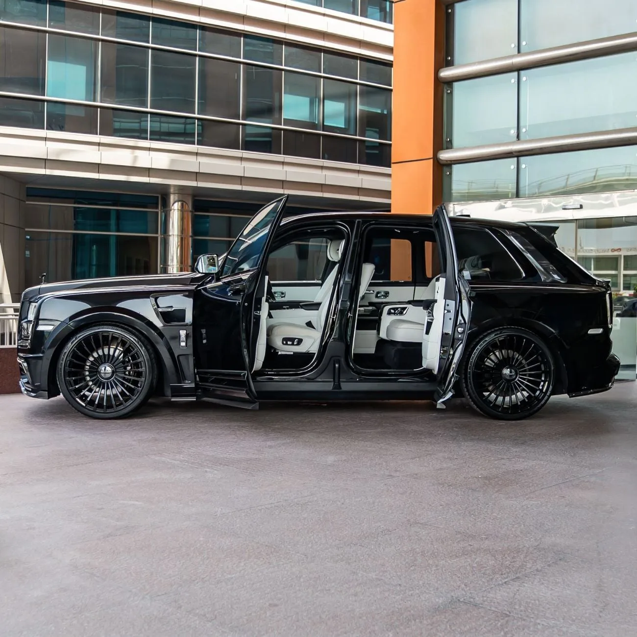 2021 Rolls-Royce Cullinan Black Badge, 6/23