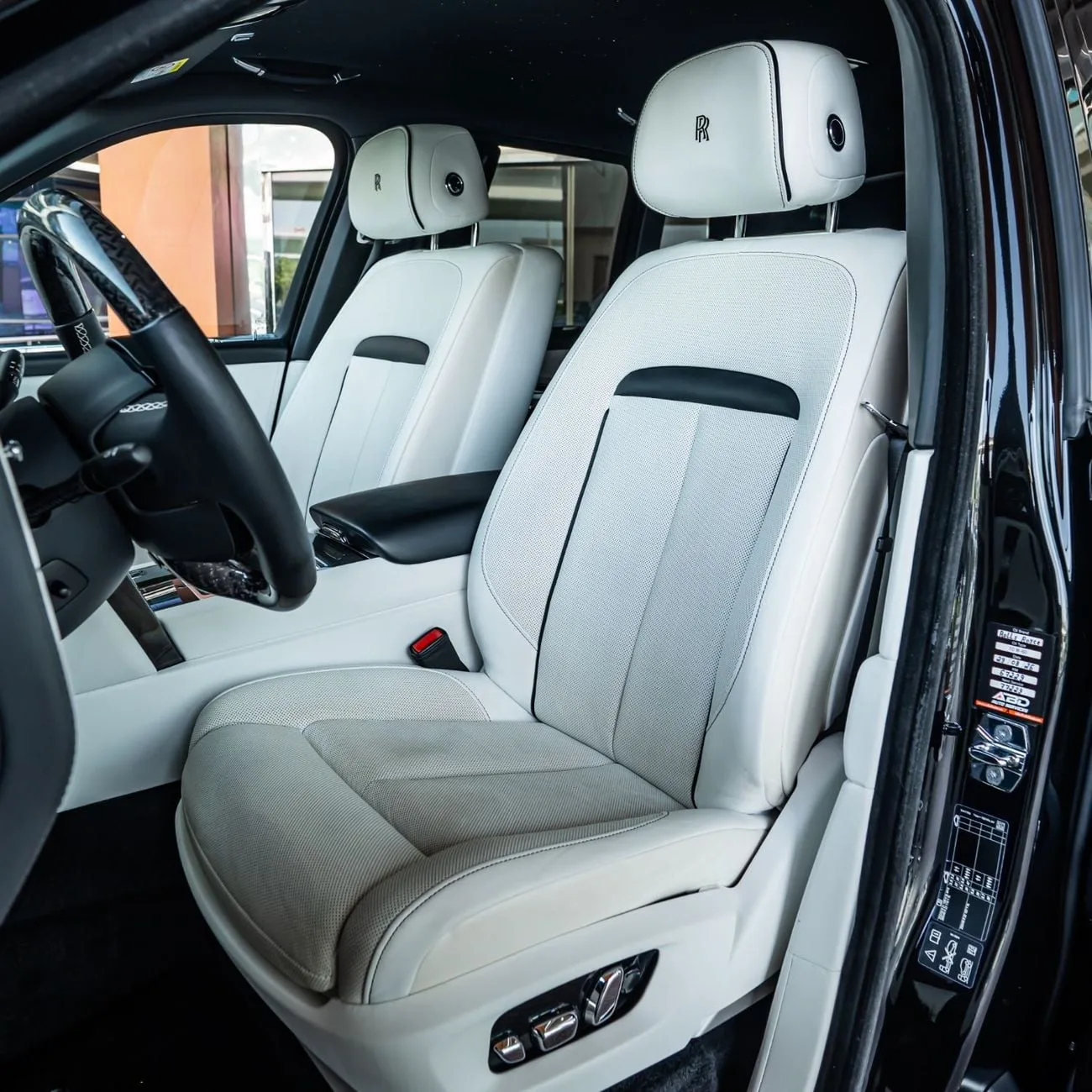 2021 Rolls-Royce Cullinan Black Badge, 16/23