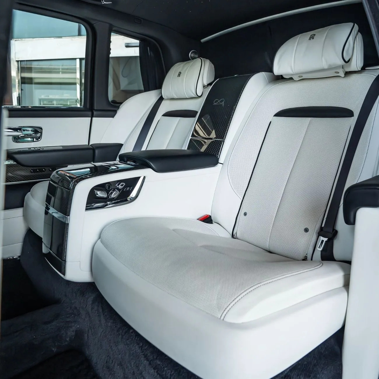 2021 Rolls-Royce Cullinan Black Badge, 18/23