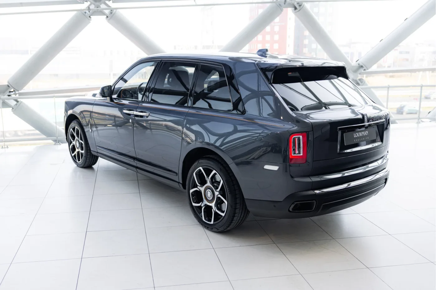 2021 Rolls-Royce Cullinan Black Badge angeboten von einem offiziellen McLaren und Morgan-Vertragshändler in Utrecht, Niederlande, Foto 2 von 25