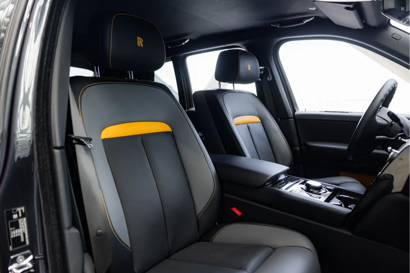 2021 Rolls-Royce Cullinan Black Badge angeboten von einem offiziellen McLaren und Morgan-Vertragshändler in Utrecht, Niederlande, Foto 4 von 25