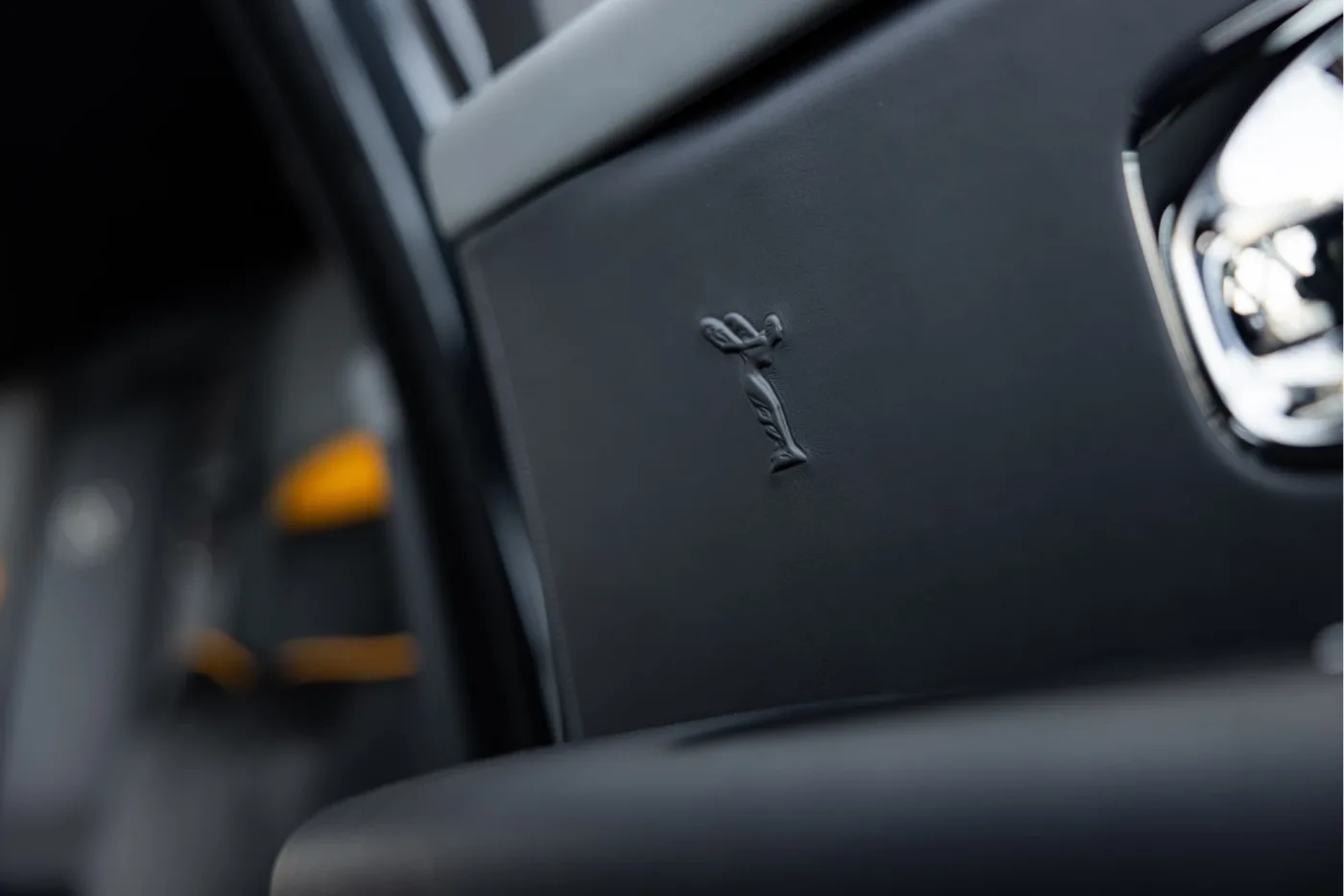 2021 Rolls-Royce Cullinan Black Badge angeboten von einem offiziellen McLaren und Morgan-Vertragshändler in Utrecht, Niederlande, Foto 22 von 25
