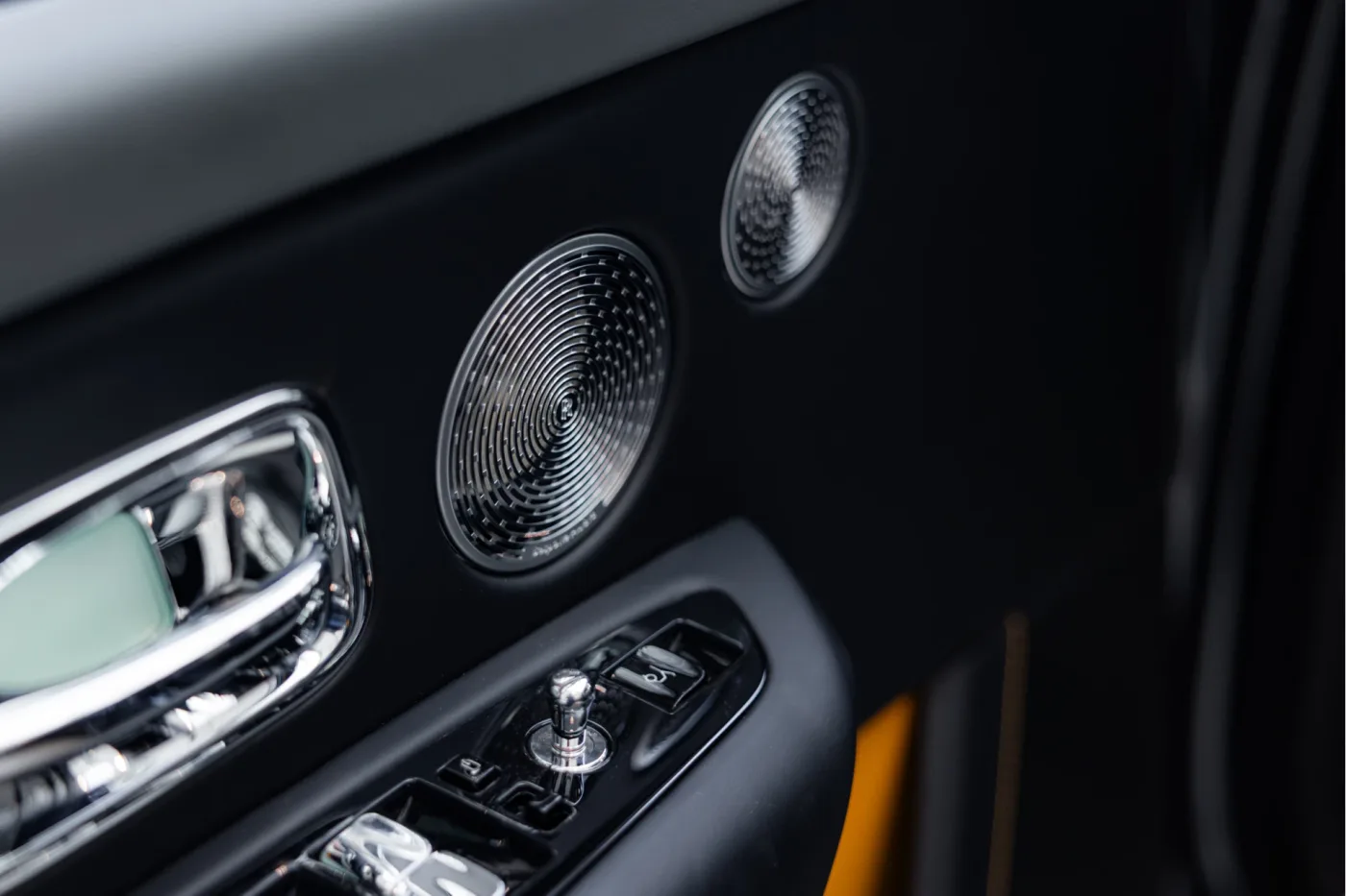 2021 Rolls-Royce Cullinan Black Badge angeboten von einem offiziellen McLaren und Morgan-Vertragshändler in Utrecht, Niederlande, Foto 23 von 25