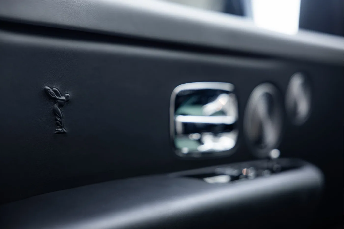 2021 Rolls-Royce Cullinan Black Badge angeboten von einem offiziellen McLaren und Morgan-Vertragshändler in Utrecht, Niederlande, Foto 25 von 25