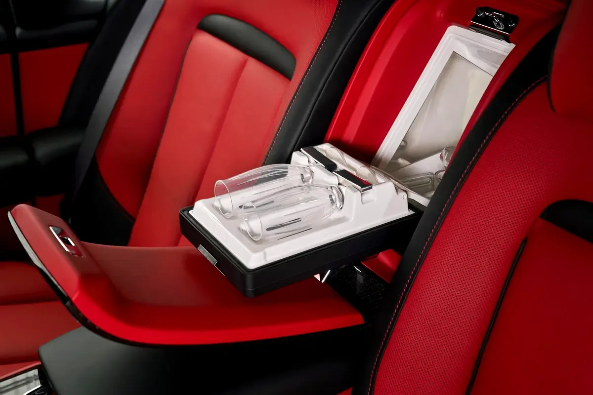 2021 Rolls-Royce Cullinan Black Badge, 14/15
