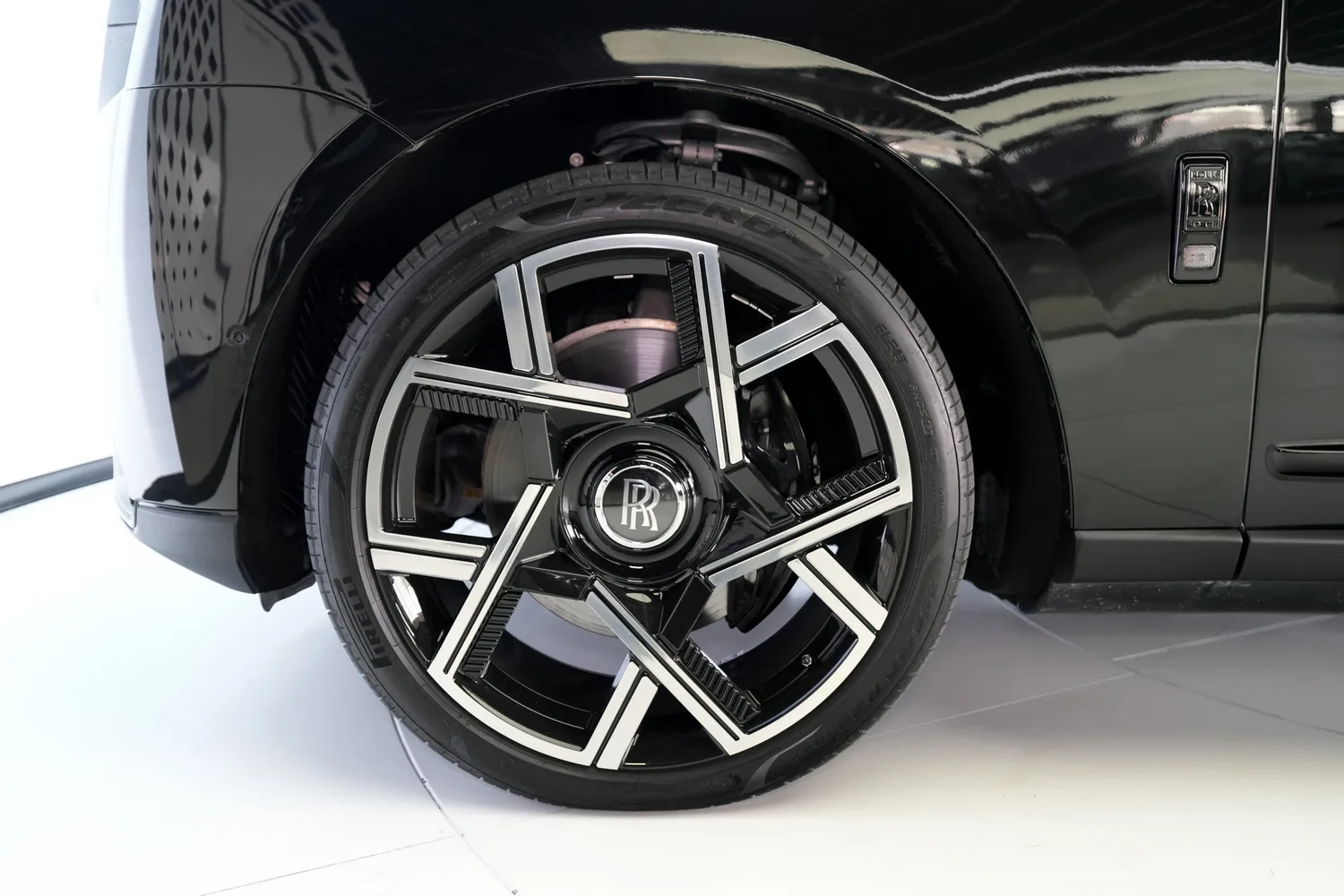 2021 Rolls-Royce Cullinan, 2/17