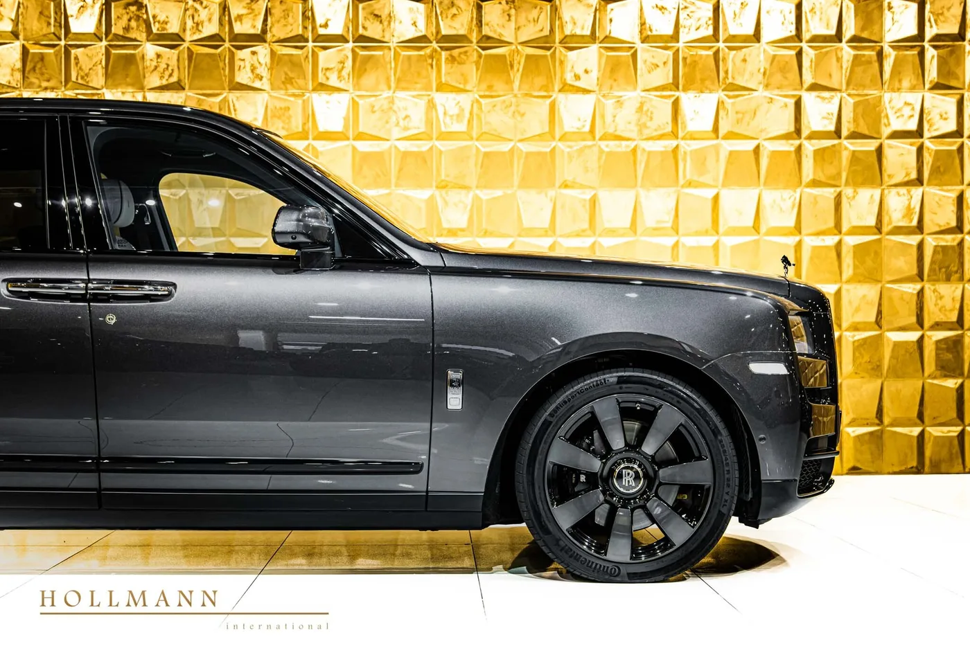 2021 Rolls-Royce Cullinan offered by a specialist dealer in Stuhr, Germany, photo 7 of 8