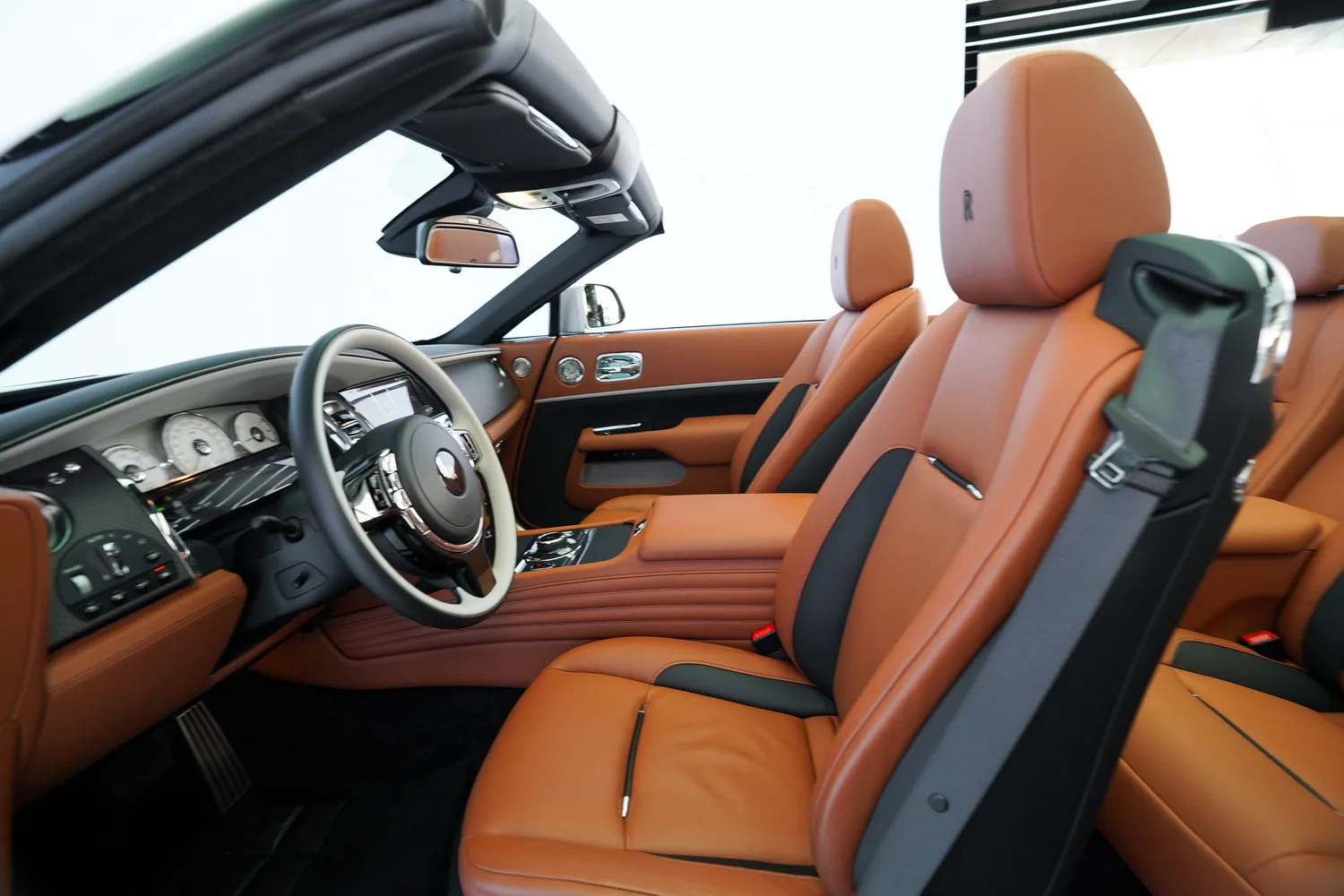 2021 Rolls-Royce Dawn Silver Bullet, 3/17