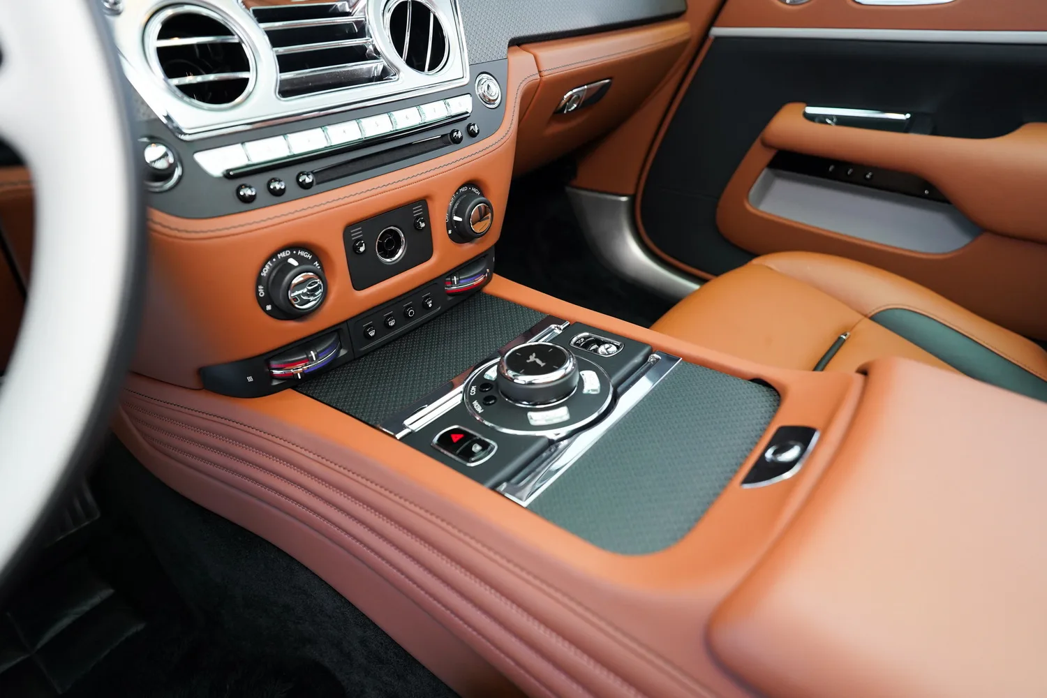 2021 Rolls-Royce Dawn Silver Bullet, 6/17
