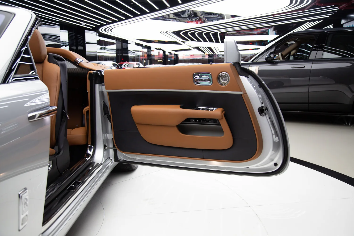 2021 Rolls-Royce Dawn Silver Bullet, 6/16