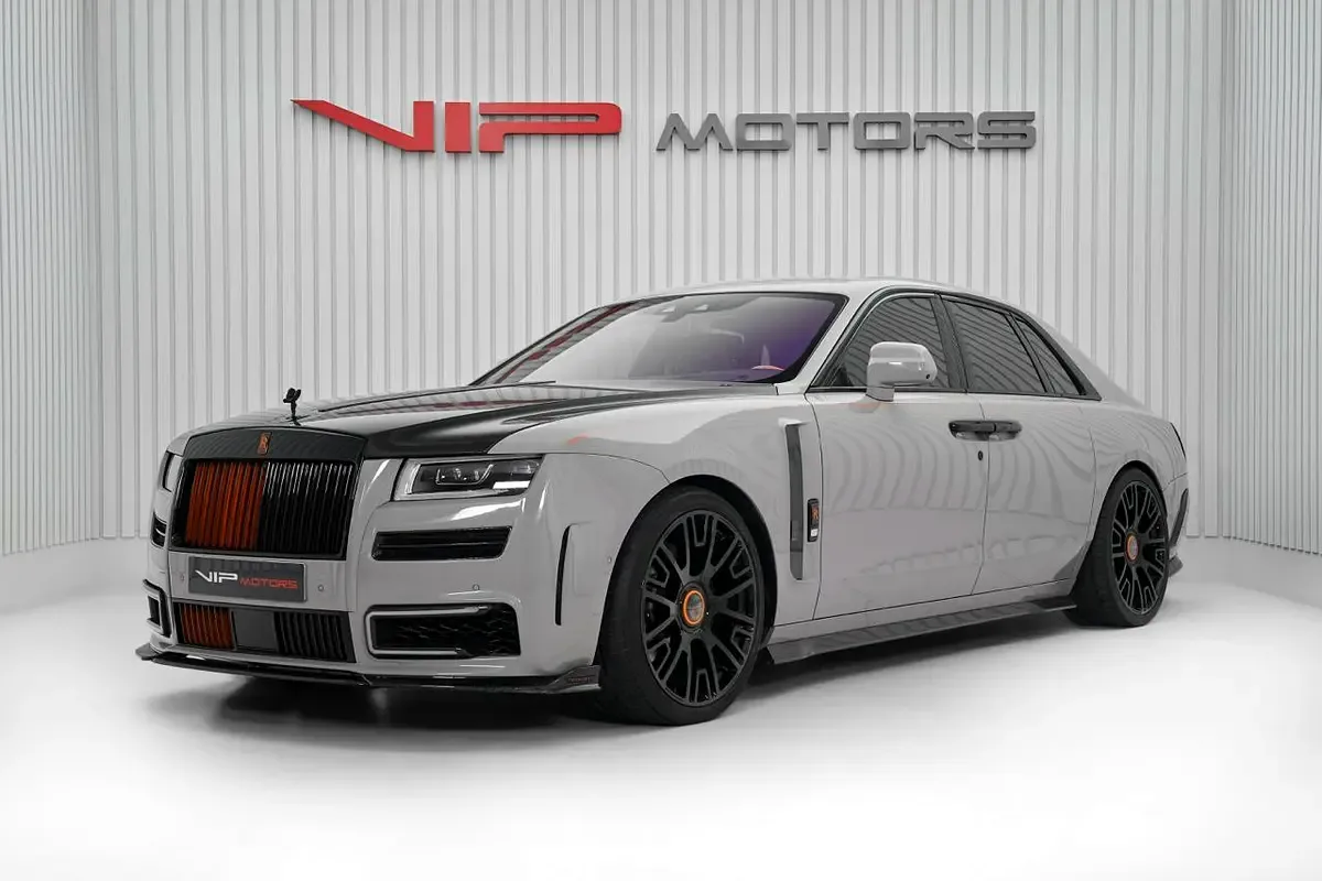 2021 Rolls-Royce Ghost by Mansory angeboten von einem Fachhändler in Dubai, Vereinigte Arabische Emirate, Hauptfoto