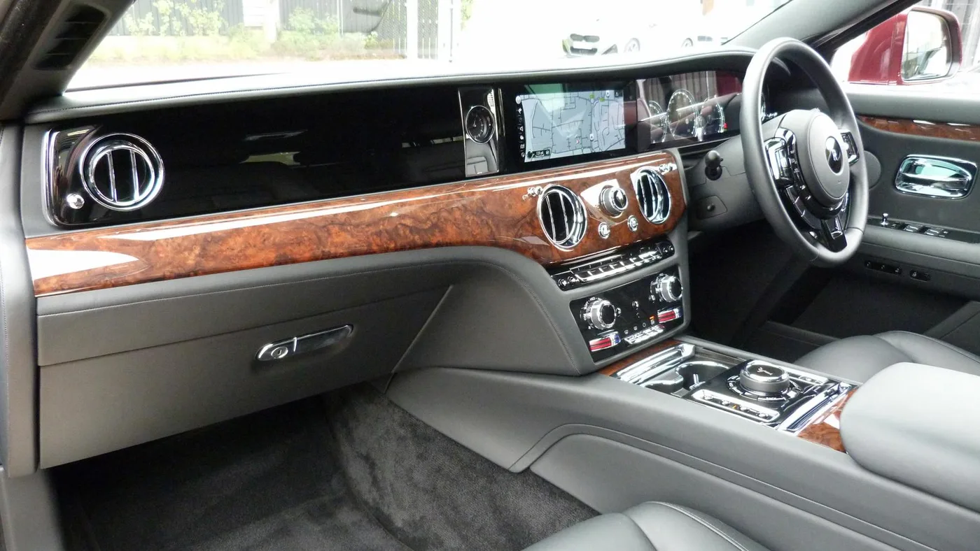 2021 Rolls-Royce Ghost offered by a franchised dealer group in Cheltenham, United Kingdom, photo 3 of 25