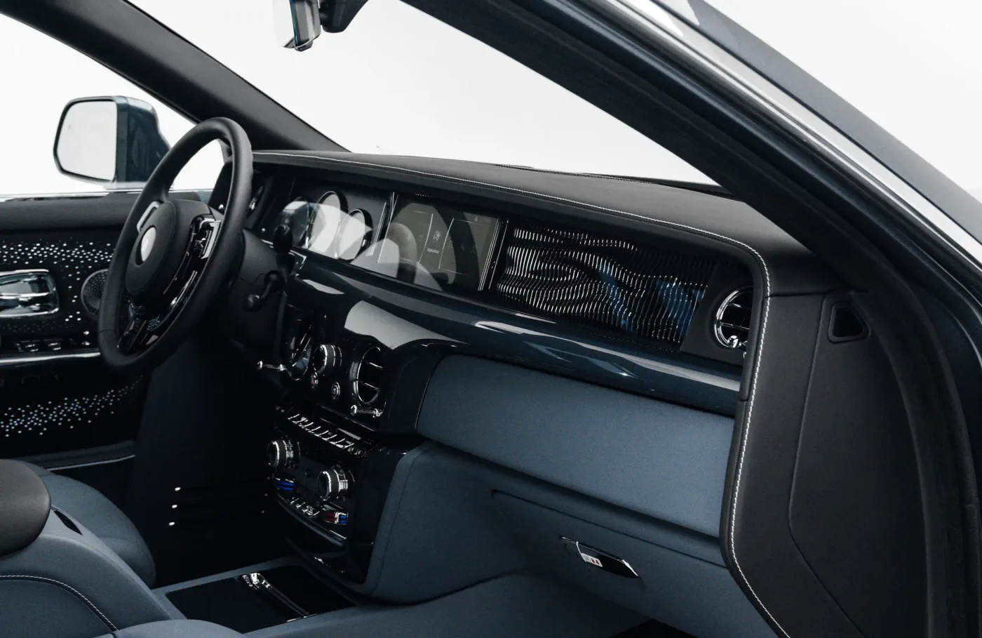 2021 Rolls-Royce Phantom Extended angeboten von einem Fachhändler in Dubai, Vereinigte Arabische Emirate, Foto 6 von 10