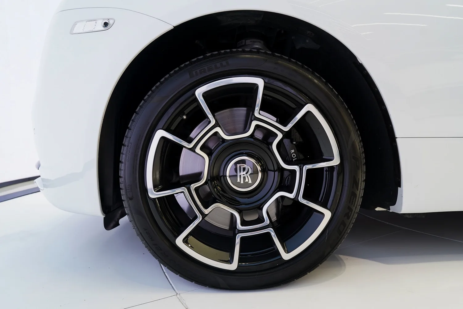 2021 Rolls-Royce Wraith Black Badge, 6/17