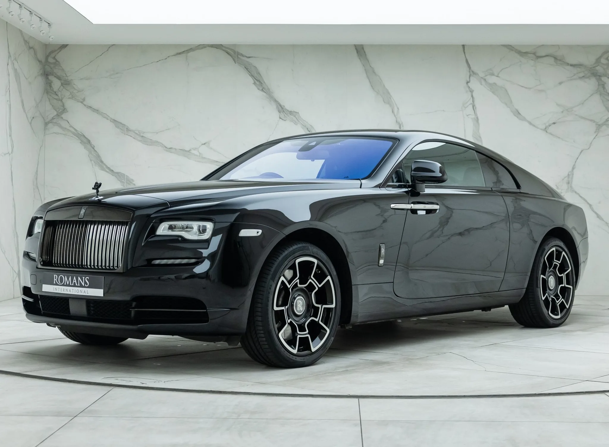 2021 Rolls-Royce Wraith Black Badge proposée par un concessionnaire spécialisé à Banstead, Royaume-Uni, photo principale