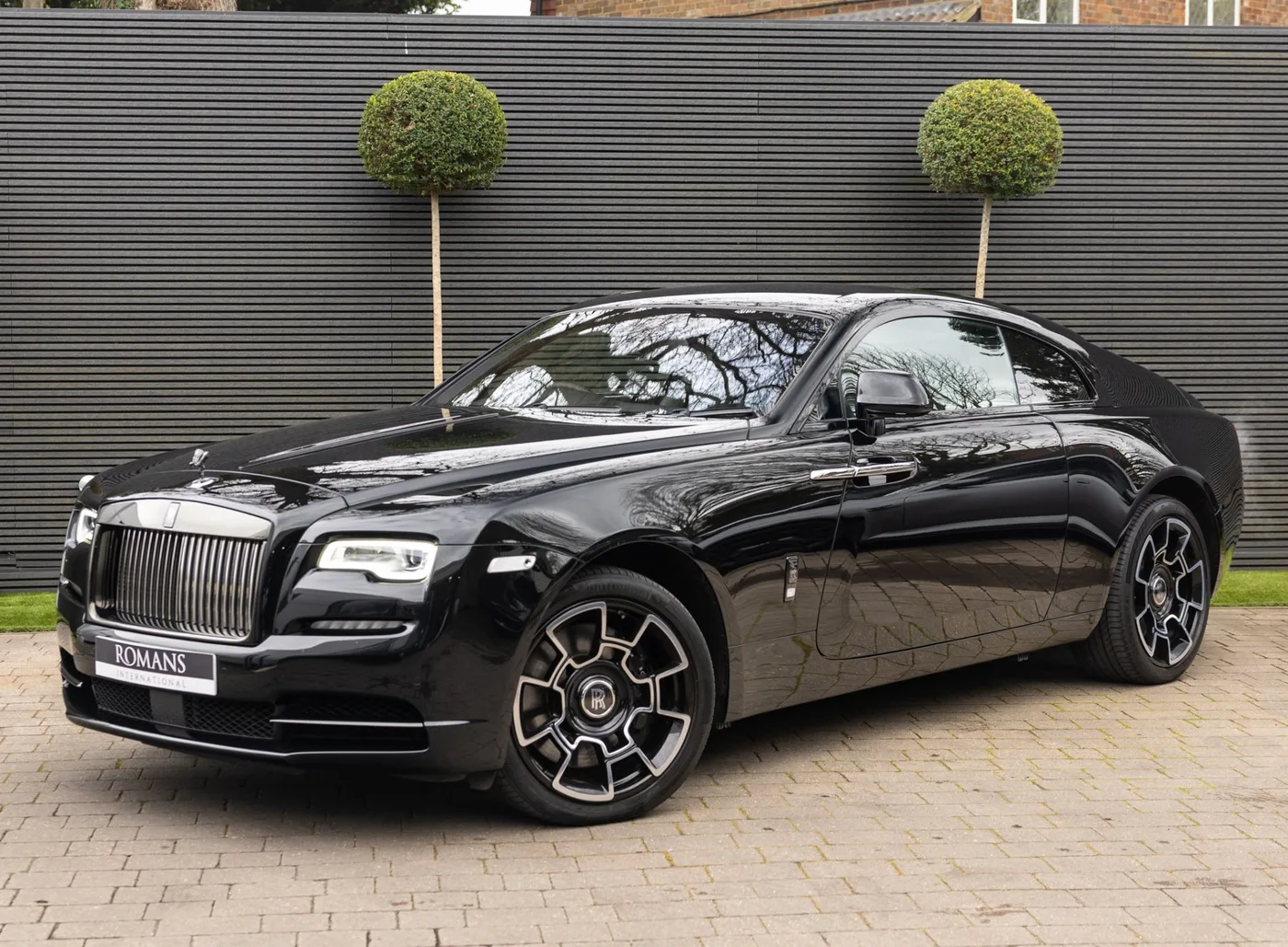 2021 Rolls-Royce Wraith Black Badge proposée par un concessionnaire spécialisé à Banstead, Royaume-Uni, photo 2 sur 15