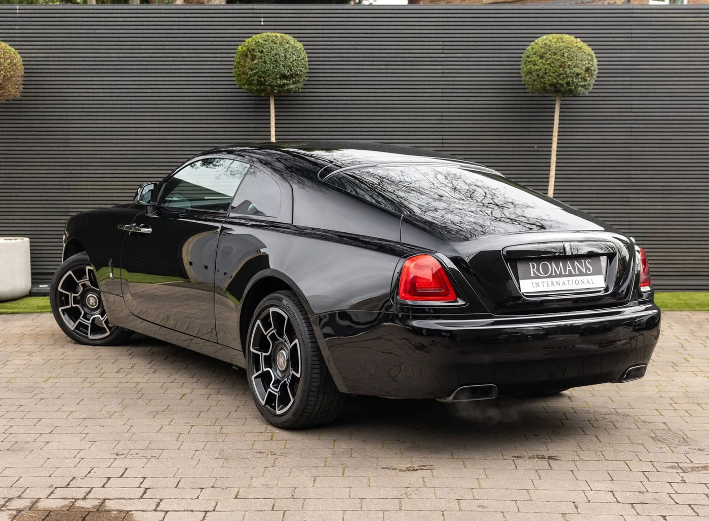2021 Rolls-Royce Wraith Black Badge proposée par un concessionnaire spécialisé à Banstead, Royaume-Uni, photo 4 sur 15