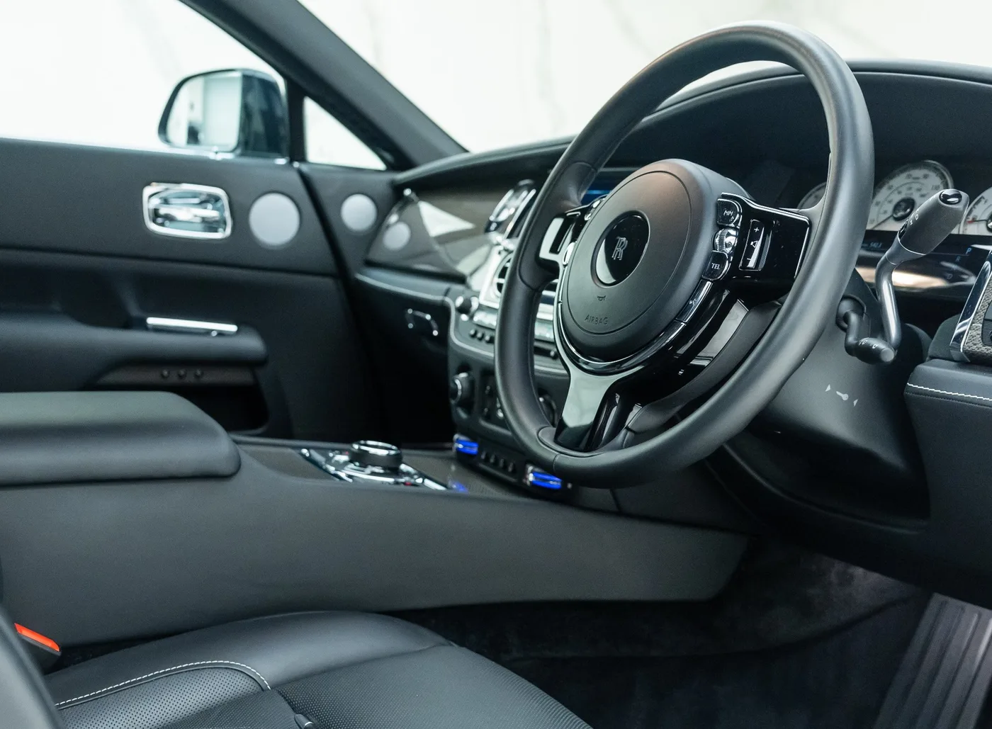 2021 Rolls-Royce Wraith Black Badge proposée par un concessionnaire spécialisé à Banstead, Royaume-Uni, photo 12 sur 15