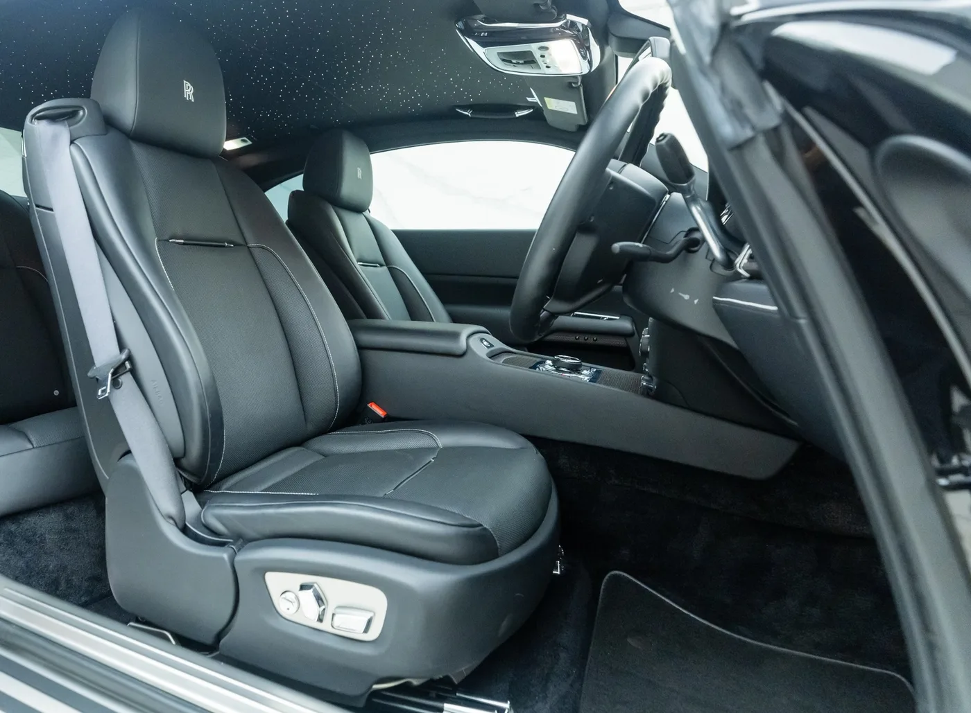 2021 Rolls-Royce Wraith Black Badge proposée par un concessionnaire spécialisé à Banstead, Royaume-Uni, photo 13 sur 15