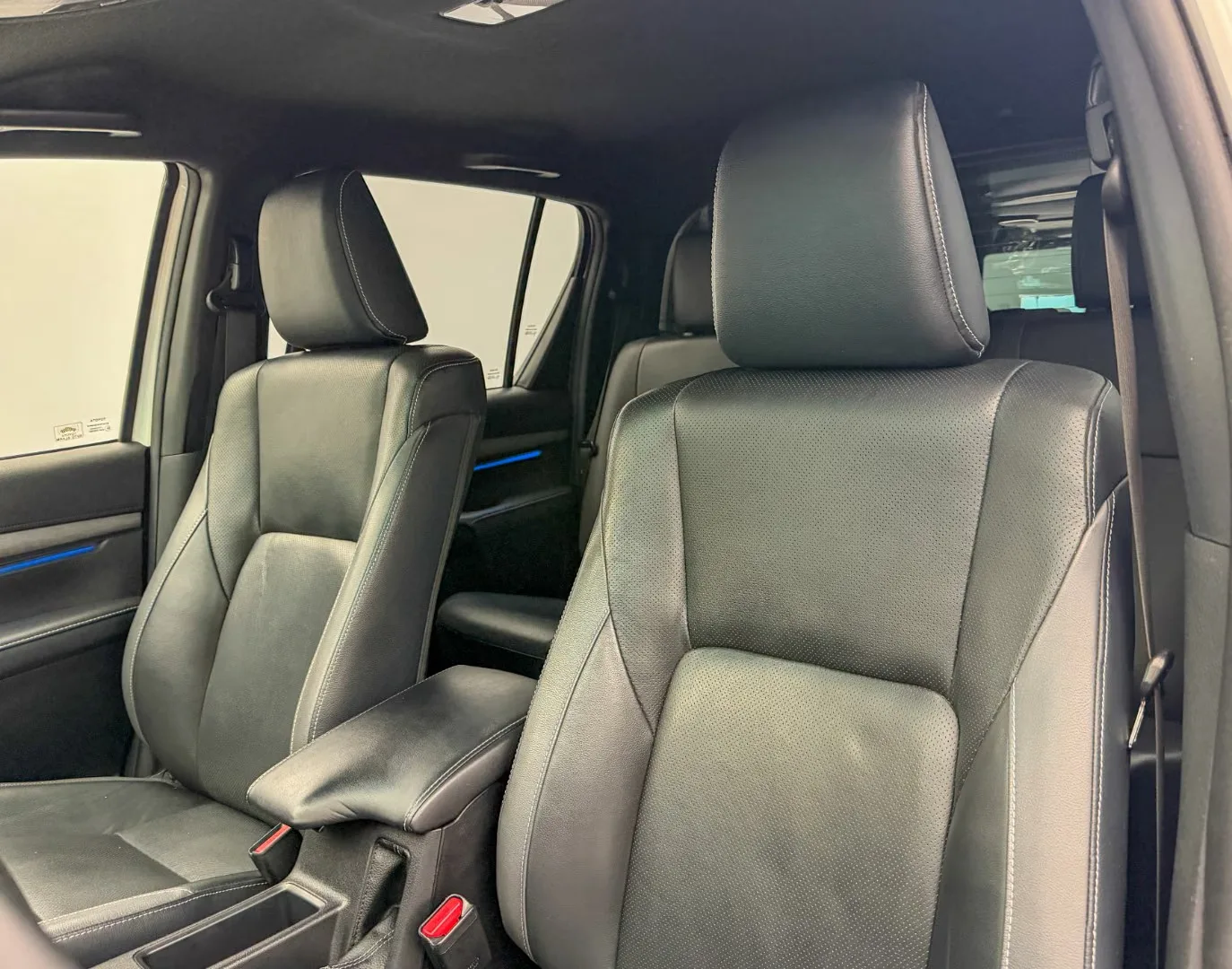 2021 Toyota Hilux Invincible, 3/29
