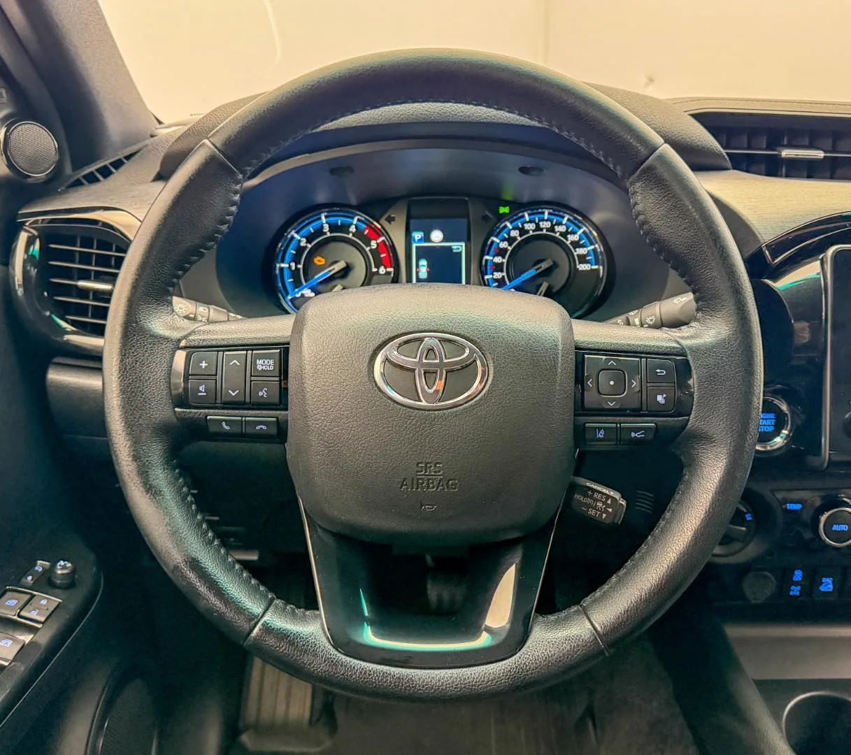 2021 Toyota Hilux Invincible, 10/29