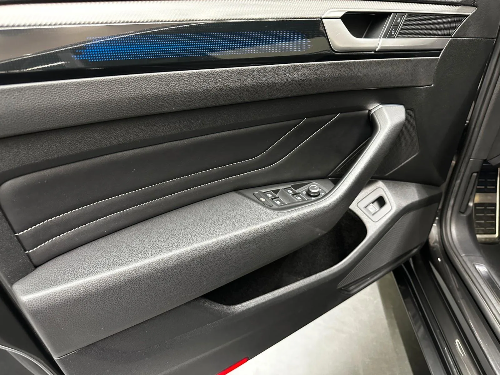 2021 Volkswagen Arteon R-Line, 11/25