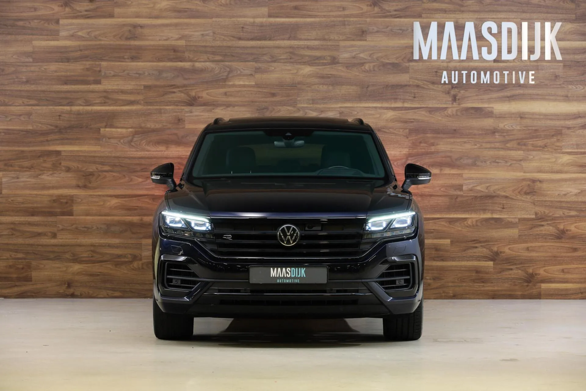 2021 Volkswagen Touareg R, 2/30