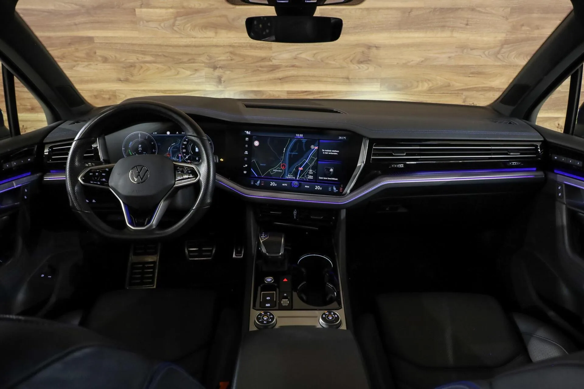 2021 Volkswagen Touareg R, 3/30