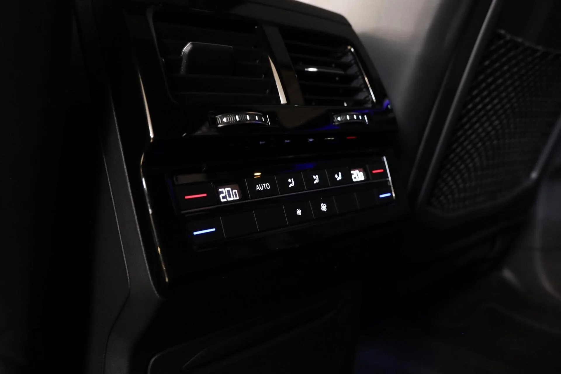 2021 Volkswagen Touareg R, 10/30