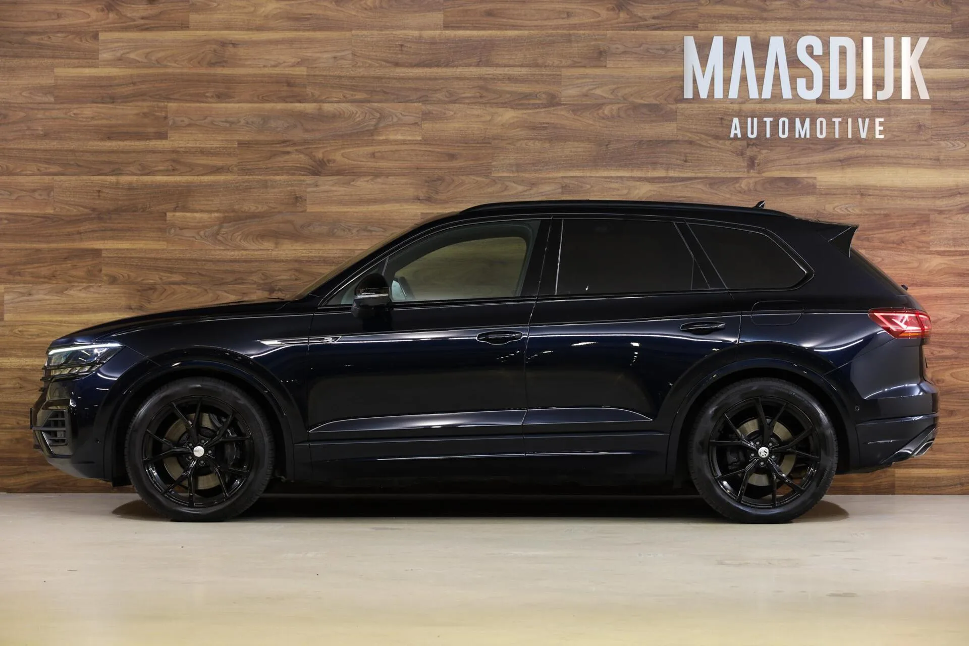 2021 Volkswagen Touareg R, 12/30