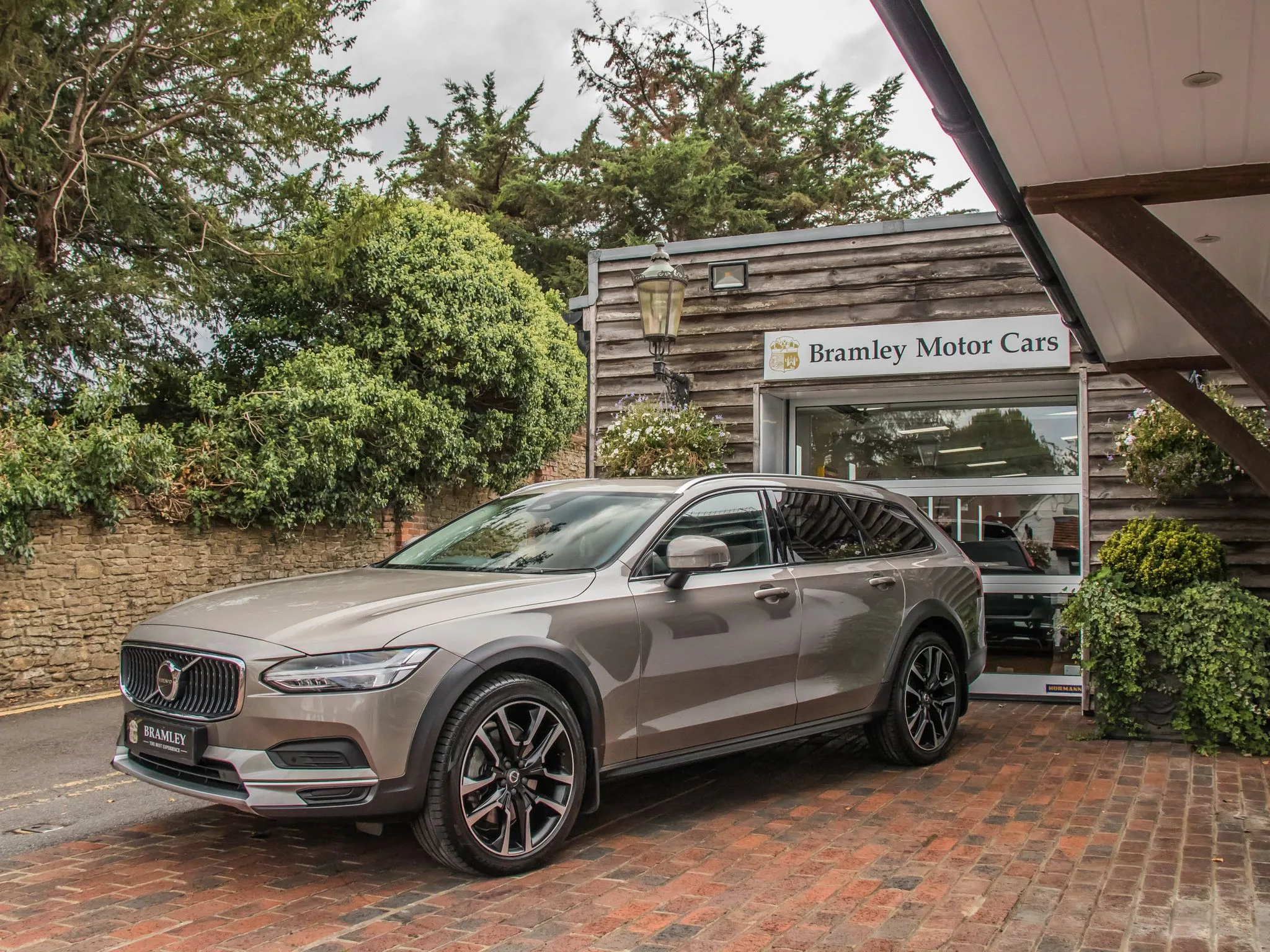 2021 Volvo V90 Cross Country B5 AWD angeboten von einem Fachhändler in Bramley, Vereinigtes Königreich, Hauptfoto