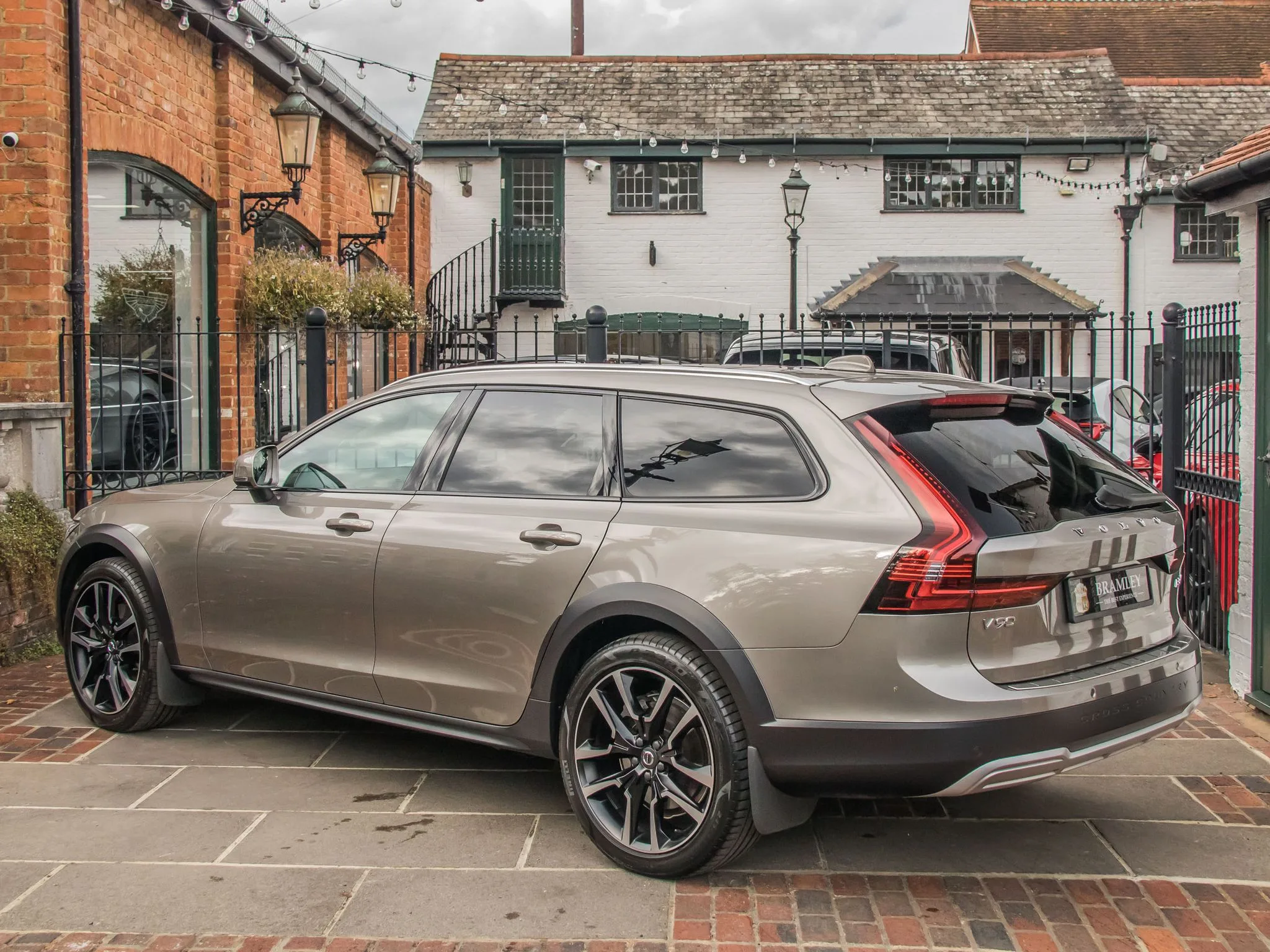 2021 Volvo V90 Cross Country B5 AWD, 7/23