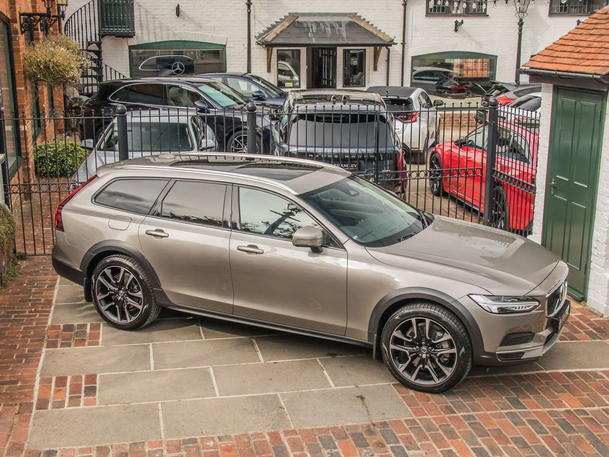 2021 Volvo V90 Cross Country B5 AWD, 10/23