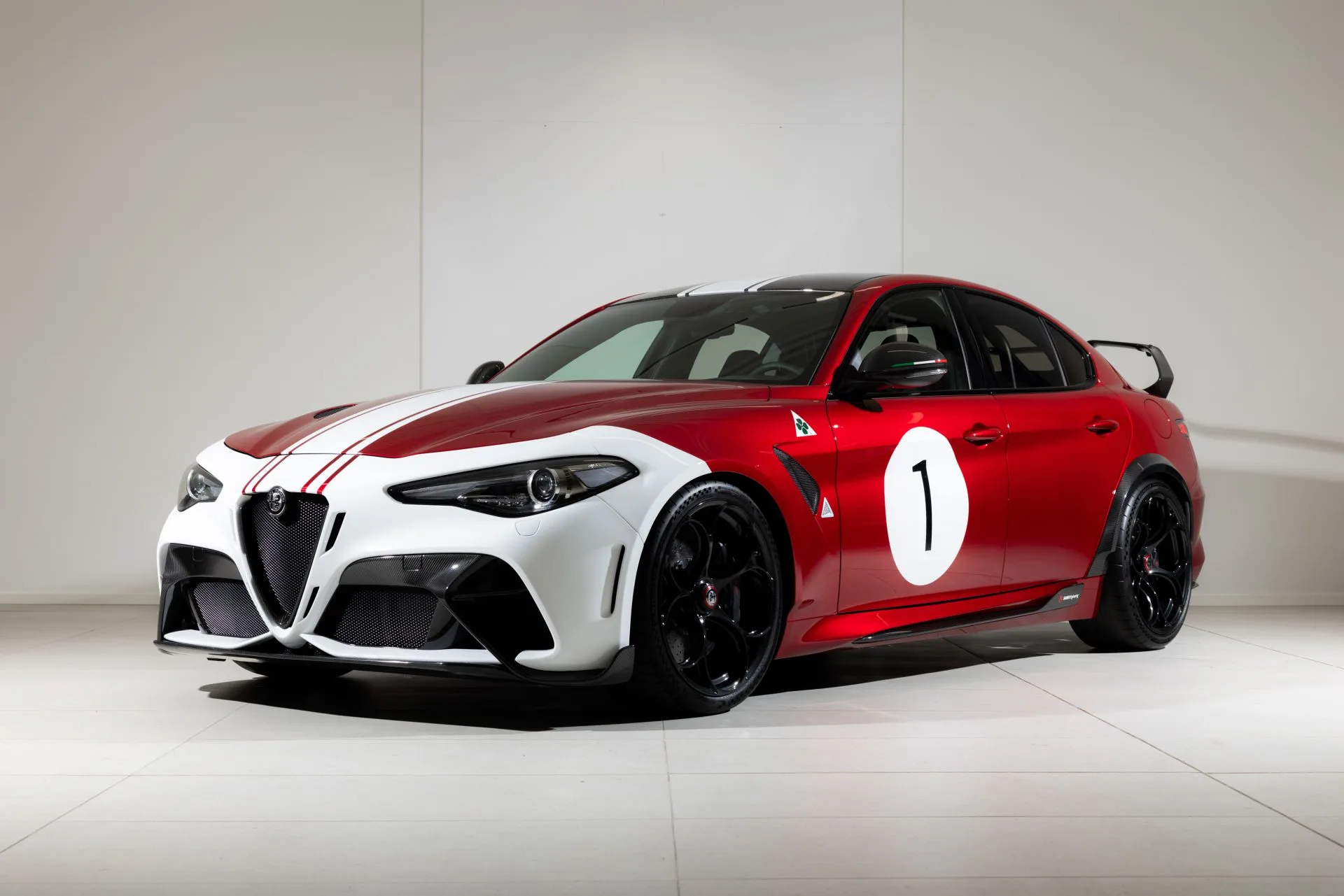 2022 Alfa Romeo Giulia GTAm angeboten von einem Fachhändler in Uppsala, Schweden, Hauptfoto
