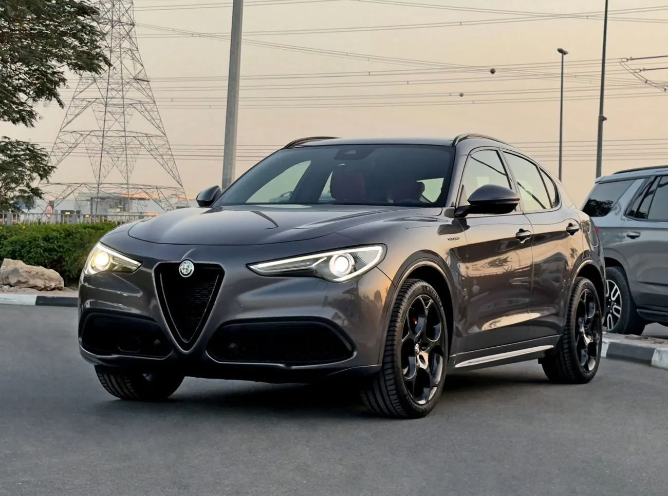 2022 Alfa Romeo Stelvio Veloce angeboten von einem Fachhändler in Dubai, Vereinigte Arabische Emirate, Hauptfoto