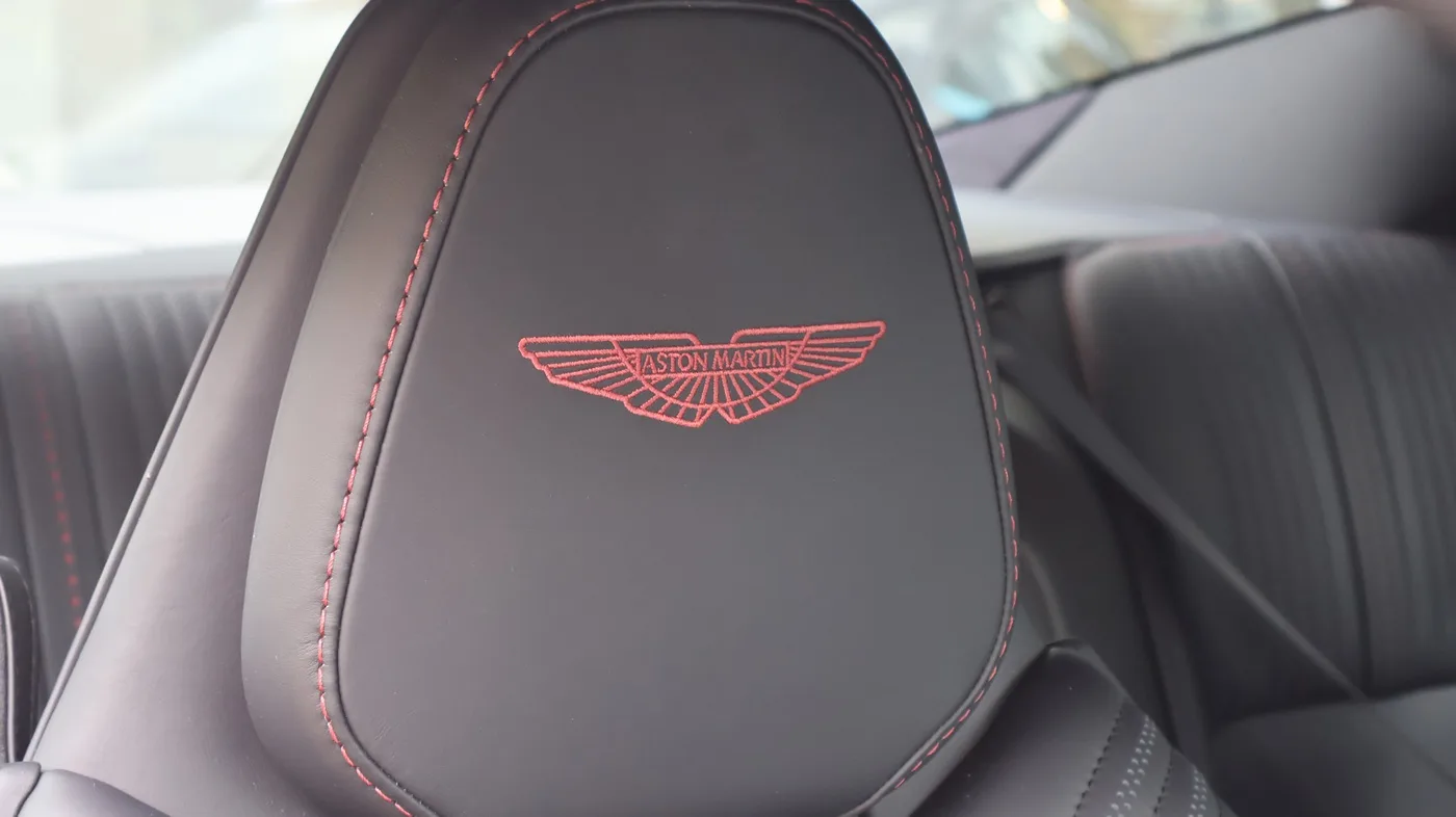 2022 Aston Martin DB11 V12 proposée par un groupe de concessions agréées à Pangbourne, Royaume-Uni, photo 5 sur 25