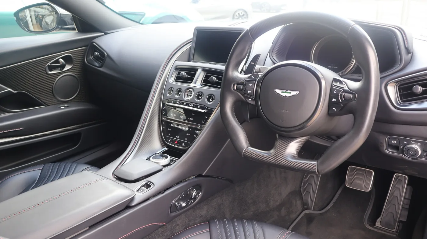 2022 Aston Martin DB11 V12 proposée par un groupe de concessions agréées à Pangbourne, Royaume-Uni, photo 7 sur 25