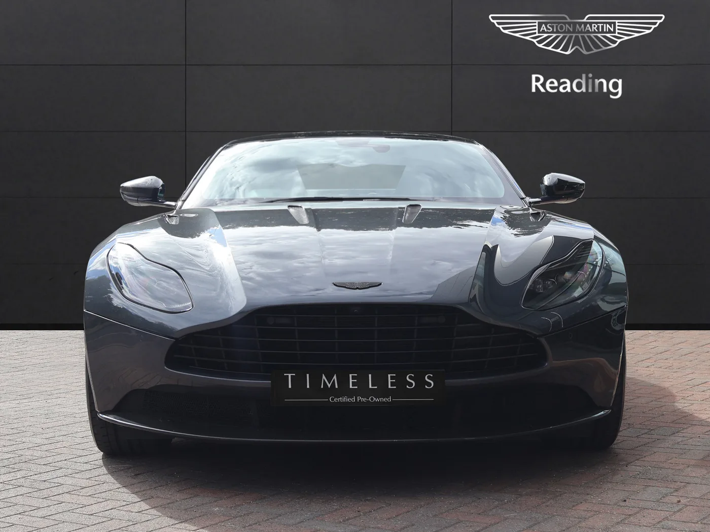 2022 Aston Martin DB11 V12 proposée par un groupe de concessions agréées à Pangbourne, Royaume-Uni, photo 8 sur 25