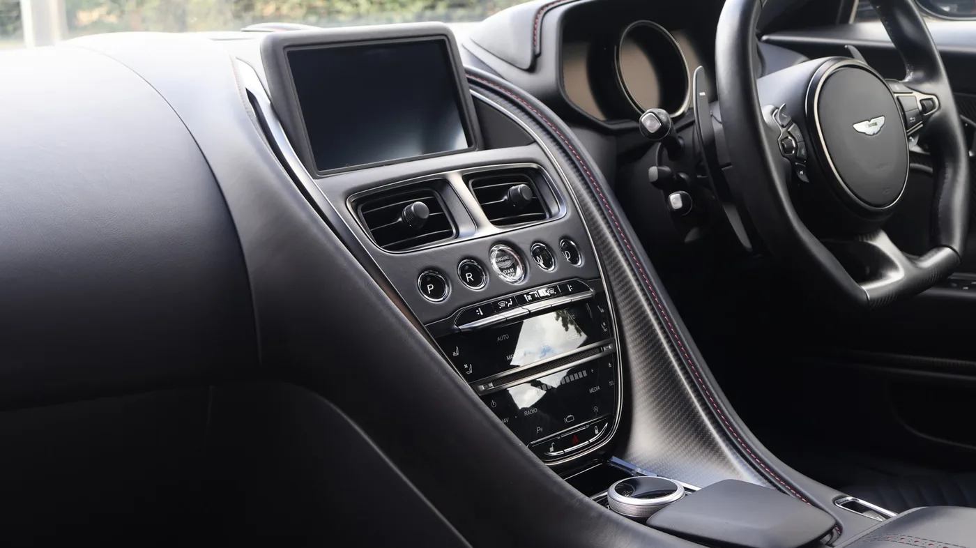 2022 Aston Martin DB11 V12 proposée par un groupe de concessions agréées à Pangbourne, Royaume-Uni, photo 9 sur 25
