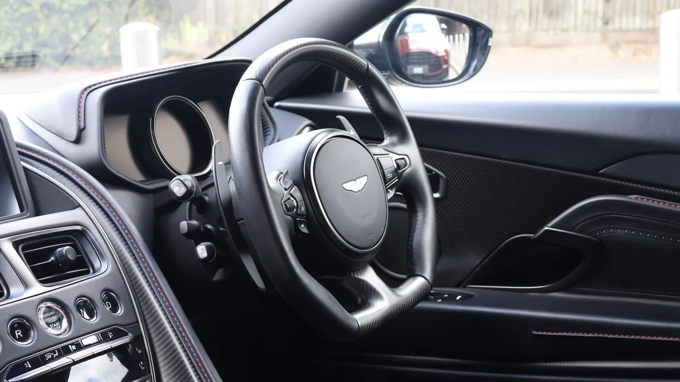 2022 Aston Martin DB11 V12 proposée par un groupe de concessions agréées à Pangbourne, Royaume-Uni, photo 14 sur 25