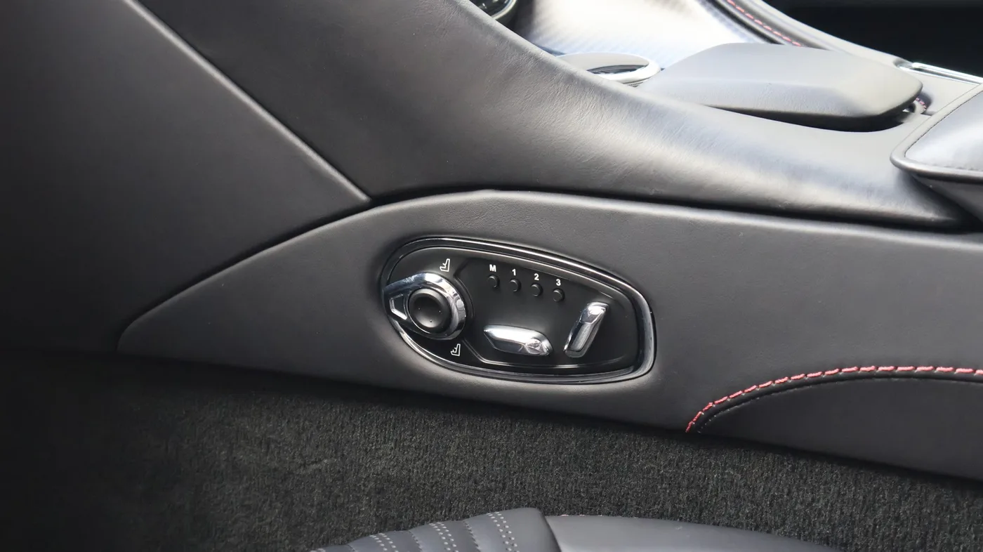 2022 Aston Martin DB11 V12 proposée par un groupe de concessions agréées à Pangbourne, Royaume-Uni, photo 18 sur 25